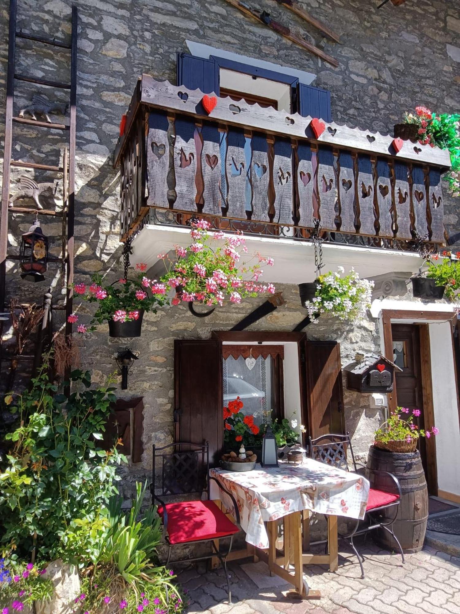 Le Grenier De Olga E Mario Apartamento Pré-Saint-Didier Exterior foto